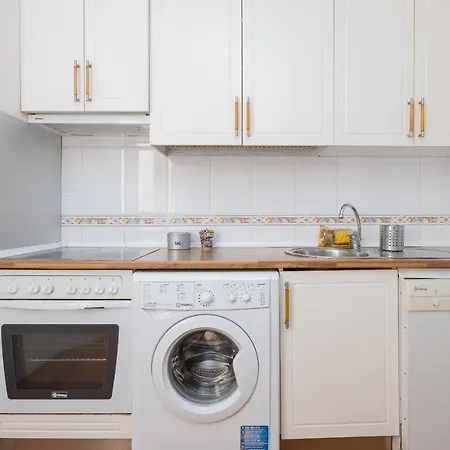 C17 Lovely 2 Bdr * Malaga